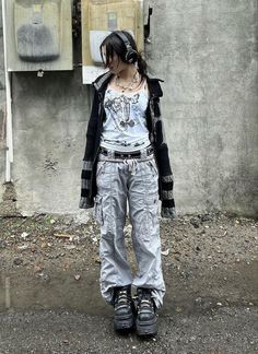 Moda Grunge, 2000s Fashion Outfits, New Rock, Harajuku Fashion, 2000s Fashion, Japanese Fashion