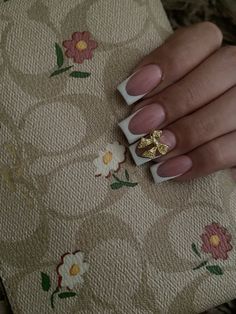 Nails Pictures, Quince Nails, Gold Acrylic Nails, Classy Nail, Diy Acrylic Nails, Ice Spice, Modern Nails