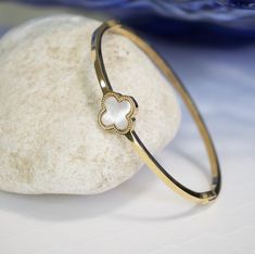 Embrace your beauty and highlight your appearance by wearing this bangle which features an exquisite design. It is definitely a unique find! It is a hinged bracelet featuring a mother of pearl clover that adorn the front of one side. Made from stainless steel, this is a seriously pretty bangle that packs a sparkly punch! It is an effortless and easy way to dress up any outfit, and makes for a beautiful gift or a special treat for yourself. - Stones Material: Mother of Pearl. - Stones Shape: Roun Mother Of Pearl Bangle Bracelets, Mother Of Pearl Oyster Bracelet Gift, Mother Of Pearl Bangle Jewelry Gift, Mother Of Pearl Bangle For Gift, Bracelet Minimalist, Hinged Bracelet, Gold Bangle Bracelet, Miami Fl, A Mother