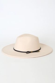 Felt Fedora, Into The Wild, Black Braids, Beautiful Hats, Felt Hat, Wide Brimmed Hats, Brim Hat, Fedora Hat, Wide Brimmed