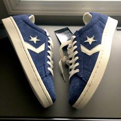 Old School Style Fashion. New Never Worn With Tag, No Box. Size 9, Thank You For Checking Out My Closet. Suede Converse, Old School Style, Shoes Classic, School Style, Dream Shoes, School Fashion, Converse Shoes, Mens Shoes Sneakers, Old School