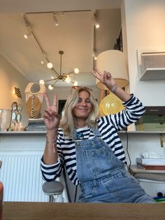 Scandi Mum Style, Neutral Outfits Aesthetic, Grey Dungarees Outfit, Jumper Outfit Denim, Summer Dungarees, Styling Denim Dungarees, Women’s Dungaree Outfit, Winter Dungarees Outfits, Baggy Dungarees Outfit