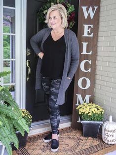 Leggings Crocs Outfit, What To Wear With Leggings Over 40, Leggings Outfit With Cardigan, Gray Camo Leggings Outfit, Camo Leggings Outfit Fall, Grey Camo Leggings Outfit, Camo Leggings Outfit Casual, Color Leggings Outfit, Black Camo Leggings Outfit