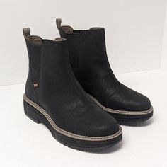 Teva Midform Chelsea Boots For Women In Excellent, Like-New Condition. Ships In A Generic Shoe Box. - Synthetic Upper - Elastic Gore Panels - Water Resistant - 1" Platform Teva Midform, Chelsea Boots Black, Teva Shoes, Black Chelsea Boots, Black Boots Women, Boots For Women, Moto Boots, Boots Black, Shoe Box