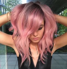 Love rose gold, smokey, and metallic hair? It's now easier to achieve! Pastel Pink Hair, Curls Hairstyles, Beautiful Hair Color, Bright Hair, Pastel Hair, Dye My Hair, Hairstyles Medium, Rainbow Hair, Metallic Hair