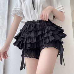 Safety Shorts, Ruffle Bloomers, Estilo Indie, Bloomers Shorts, Gothic Rock, Summer Lace, Mini Short, Ruffle Shorts, Lace Ruffle