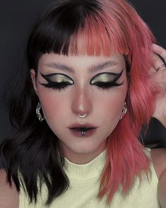 ana passaretti Brazilian Makeup, Goth Makeup Looks, Smoky Eyeshadow, 100 Heads, Bold Makeup Looks, Alt Makeup