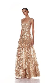 Light Gold Dress, Gold Evening Gown, Gold Ball Gown, Gold Floral Dress, Gold Dresses, Reception Outfit, Bronx And Banco, Gold Gown, Fest Outfits