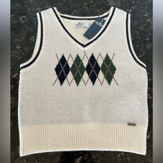 Hollister Patterned Crop Sweater Vest. Size Xs. Brand New Soft And Comfy Casual White Cotton Sweater Vest, Casual Cream Sweater Vest For Summer, White Sleeveless Preppy Top, Casual Cream Cotton Sweater Vest, Fitted Cream Sweater Vest Casual, Green Sweater Vest, Charcoal Sweater, Argyle Sweater Vest, Blue Knit Sweater