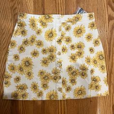 Forever21 Floral Mini Skirt. Button Down Front. Has Stretch To It! Strawberry Shortcake Outfits, Floral Mini Skirt, Forever 21 Skirts, Strawberry Shortcake, Yellow White, Gingham, Mini Skirt, Forever 21, Outfit Ideas