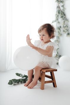 Photographe enfant & famille en Alsace - Brumath Haguenau Strasbourg Toddler Portraits, Cake Smash Outfit Girl, Inspiration Photoshoot, 1st Birthday Photoshoot, Kids Studio, Toddler Photography, Shotting Photo, Smash Cake Photoshoot