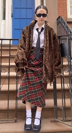 90s Fashion Autumn, Leopard Print Skirt Outfits, London Fashion Winter, Skirt Outfits For Winter, A Skirt, Mode Inspo, Looks Style, Fall Winter Outfits, Fashion Killa