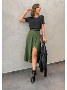 Date Night Fashion, Chique Outfits, Inspired Outfits, Green Skirt, Mode Inspiration, Outfit Casual