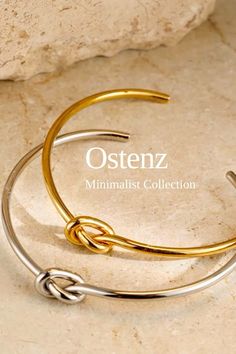 Chic, modern and minimalistic bracelet, perfect for everyday elegance. Sleek design and versatile style. Elevate your look with this timeless accessor! Find more bracelets at Ostenz! Trendy Cuff Bracelet, Minimalistic Bracelet, Mon Dressing, Pearl Pendant Earrings, Floral Pendant Necklace, Gold Plated Jewellery, Freshwater Pearl Drop Earrings, Modern Jewellery, Feather Bracelet