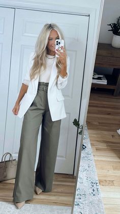 Networking Event Outfit, Work Blazer Outfit, Event Outfit Ideas, Work Attire Women, Corporate Baddie, Classy Business Outfits, Looks Pinterest