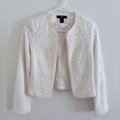 Nwt H&M Cute Embroidered Cream Colored Jacket. In Excellent Condition Boyfriend Jacket, Cream Jacket, Long Coat Jacket, Color Crema, H&m Jackets, H&m Shorts, Camo Jacket, Knit Blazer, Cute Jackets