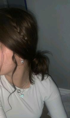 Cute And Simple Hairstyles For School, Cute Easy Simple Hairstyles, Easy Latina Hairstyles, Simple Wavy Hairstyles, Hairstyles Hair Up, Simple Hairstyles For School, Hispanic Aesthetic, Latina Hair, Cute Hairstyles For School