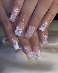 Bow Xmas Nails, Square Snowflake Nails, Xmas Nails Aesthetic, Nails With Bows Christmas, Baddie Christmas Nails Short, Winter Nails Acrylic Square, Sugarplum Fairy Nails, Pink And White Winter Nails, Let It Snow Nails