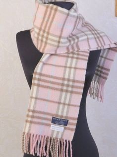 Pretty Little Thing Finds, Gingerbread House Ideas, Stile Blair Waldorf, The Best Dessert, Scarf Outfit, Autumn Fits, Best Dessert, Pink Scarves, Winter Fits