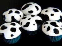 cupcakes decorated with black and white frosting