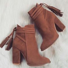 Imagem de clothes, fashion, and style Kasut Wanita, Hak Tinggi, Shoes Heels Classy, Hype Shoes, Girly Shoes, Combat Boot, Cute Boots, Aesthetic Shoes, High Heel Boots Ankle