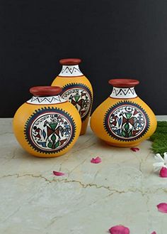 Warli pots Pot Painting Ideas Traditional, Traditional Pot Painting, Pot Painting Ideas Creative Indian, Pot Decorating Ideas Indian, Kalash Painting, Matka Painting, Miniature Terracotta Pots