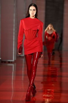 Ysl Vibes, Versace Fw22, Runway Fashion Couture, Bella Hadid Style, Hadid Style, Mode Inspo, Bella Hadid, Runway Fashion