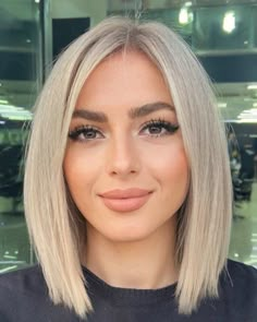 Chin Length Hair Round Face, Collar Length Hair, Bob Round Face, Bobs For Round Faces, Bob Hairstyles For Round Face, Lob Haircut, Collar Bone, Round Face Haircuts