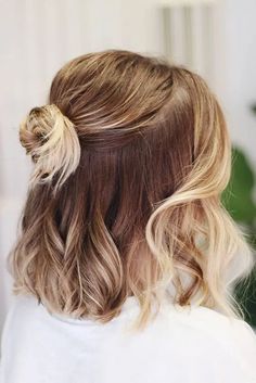 Stylish Braids, Wedding Hairstyle Ideas, Growing Out Hair, Hair Half Up Half Down, Wedding Hair Half, Hair Half Up, Short Hair Balayage, Short Wedding Hair