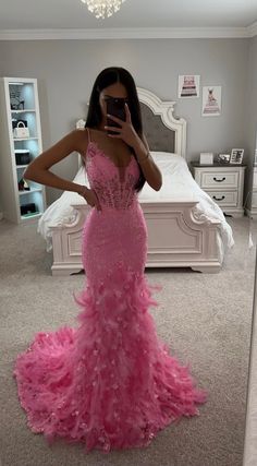 Hoco Dress Inspo Unique, Sweet16 Dress, Graduation Ball Dress, Feather Prom Dress, Sweet 17, Hoco Dress, Classy Prom Dresses, Stunning Prom Dresses