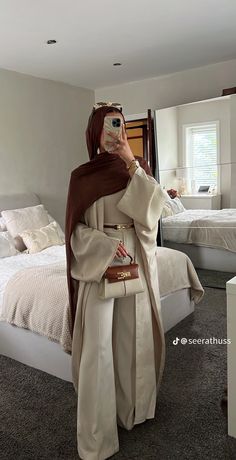 Dubai Hijab Outfit, Hijab Girls Outfits, Winter Outfits Abaya, Hijabi Everyday Outfits, Hijab Summer Style, Hijab I Outfits, Hijab Fits Summer, Beige Abaya Hijab Outfit, Dubai Outfits Ideas Hijab