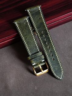 Olive Green Waxed Leather Watch Strap, Wrist Watch Leather Straps 24mm,22mm,21mm,20mm,19mm,18mm,16mm Waxed Calfskin: Vintage Charm Unleashed! Our Waxed Calfskin boasts a unique cracking effect, known as Thunder Light, adding a touch of vintage vibes and distinctive beauty to your watch. Perfectly suited for vintage cracked dials and streetwear ensembles, this leather exudes a timeless charm that complements your individual style. Embrace the allure of Waxed Art Calfskin for a watch strap that blends heritage with contemporary flair. Watch Band Design Highlights: The Waxed Leather watch band features a water-resistant main face and a soft Zermatt specialized lining, ensuring a perfect blend of style and functionality. Its inner strap is fortified with Velodon specialized reinforced material Handmade Watch Bands, Band Design, Zermatt, Luxury Packaging, Leather Watch Strap, Leather Watch Bands, Da Nang, Vintage Vibes, Baby Bag