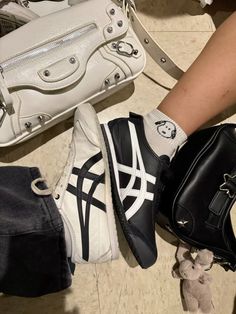 onitsuka tiger mexico 66 black white shoe inspo basics basic shoe pic picture inspiration idea ideas aesthetic fashion clothing bag Black Onitsuka Tiger Women Outfit, Shoe Inspo Aesthetic, Onitsuka Tiger Black, Onitsuka Tiger Mexico 66 Black, Mexico 66 Onitsuka, White Onitsuka Tiger