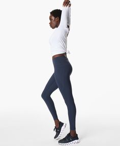 multi-sport gym leggings designed for every workout.super stretchy fabric with flattering seams to sculpt the bum.sweat-wicking and quick-drying for all sports.side pocket and back zip pocket.inseam length: 27" / 68cm.model wears si Power Workout, All Sports, Just Peachy, Sweaty Betty, Gym Leggings, Sport Gym, Leggings Design, Beauty Bag, Socks And Hosiery