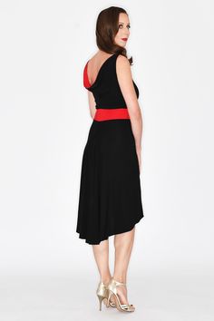 Tango dress combines our beloved Troilo skirt with a beautiful draped back of contrasting red color. The top is lined with the same material for optimal comfort. The slit on the right leg adds a touch of elegance to this classic garment. It can be worn with a classic T-shirt bra. The perfect dress for every occasion! Latin Ballroom Dresses, Back In Black, Designer Drapes