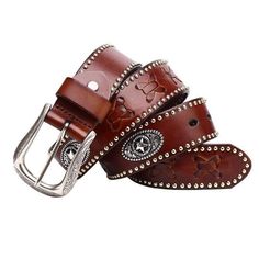 Experience the fusion of tradition and modernity with the Chumani Western leather belt. Rivets and medallions highlight its unique character, while the silver buckle with classic patterns impresses with its visual presence. Add a touch of style to your wardrobe with this distinctive accessory. Punk Belt, Western Leather Belt, Belt Luxury, Cowboy Belt, Belt For Men, Cowboy Style, Western Leather, Unique Bags, Genuine Leather Belt