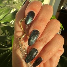 Cat Eye Nails Are 2022's Coolest New Multidimensional Manicure Green Cat Eye Nails, Green Cat Eye, Natural Nail Art, Green Cat, Eye Nails, Nails Green, Cat Eye Nails, Nail Arts, Cat Pin