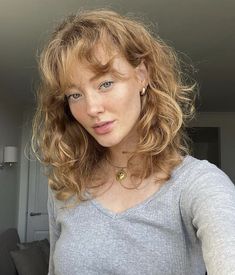 Medium Curly Haircuts, Short Wavy Haircuts, Layered Curly Hair, Curly Hair Photos, Wavy Haircuts