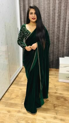 Velvet Blouse Design, Green Sari, Velvet Saree, Saree Blouses Designs, Blouses Designs, Velvet Blouse, Designer Saree Blouse