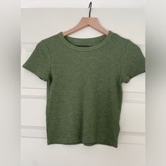 Cropped Shirt From American Eagle In Size Medium. Never Worn, Tag Still Attached. Comfy And Strechy Material. Trendy Green Tops For Everyday Wear, Trendy Green Everyday Shirt, American Eagle Crop Top, Red Tank Tops, American Eagle Jeans, Striped Crop Top, Striped Tank Top, Shoulder Crop Top, Knit Crop