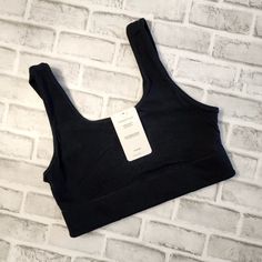 Brand New Autumn Fleece Fabletics Bra. Size Xlarge. Tags Attached. Black Print. Super Soft Material, Wide Straps. Would Work Amazing As A Crop Top. Fleece Bra, Purple Zebra, Long Sleeve Workout Top, Black Mesh Top, Long Sleeve Workout, Layered Long Sleeve, Eggplant Purple, Black Tank, Wide Straps