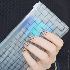 ∘✱✦☆☪ Ɩ MƖƧƧ ƳƠƲ ☪☆✦✱∘ Grid Nails, Pretty Manicures, Square Grid, Black Nail Polish, Grid Paper, Get Nails