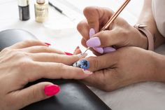 Foto 10 Rekomendasi Tempat Membuat Nail Art Cantik dan Unik di