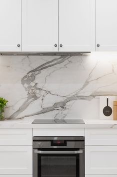 Bossong Project with Atlas Plan surfaces Marble Worktop, Kitchen Marble, Functional Kitchen, Marble Effect, Kitchen Projects, Interior Design Projects, Classic Elegance, Design Project, A Kitchen