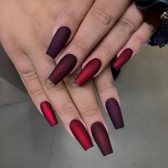 Esmalte fosco: 35 fotos + tutoriais para você arrasar no estilo Red Matte Nails, Long Nail Art, Wine Nails, Maroon Nails, Red Manicure, Red Nail Designs, Nail Swag, Christmas Nail Designs, Coffin Nails Designs