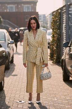 Milan Fashion Week Street Style, Checked Suit, Women Fashion Edgy, Copenhagen Fashion Week, Milan Fashion Weeks, Street Style Trends, Autumn Street Style, Street Style Inspiration, 4 Seasons