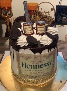 Henny cake oreos food alcohol 21st Cakes For Guys, Birthday Inpos, Henny Cake, Hennessey Cake, Hennessy Cupcakes, Alcohol Cakes, Hennessy Cake