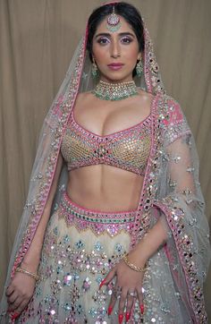 Neha Bhasin, Gal Gardot, Digital Marketing Courses, Bridal Makeup Images, Indian Bridal Photos, Beautiful Pakistani Dresses, Fancy Dresses Long, Indian Bridal Fashion, Bride Makeup