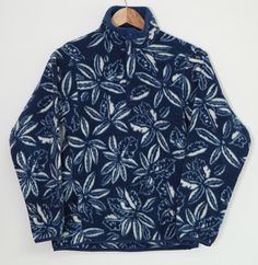 PATAGONIA Synchilla Snap-T Blue Floral Fleece Pullover Size XS.  Condition is pre-owned, regular signs of wear but in great condition. *** Base your purchase from photos alone.  Please DO NOT rely on tags for fit (for clothing and shoes).  Measurements will be in the photos and/or item description box.  Recommend cross referencing measurements with an existing garment of your own to compare.  Any specific questions feel free to message, and I’ll try to answer as accurately as possible.  Most ite Patagonia Synchilla, Current Styles, Sand Dollar, Patagonia, Blue Floral, Cool Girl, What To Wear, Clothing And Shoes, Girl Outfits