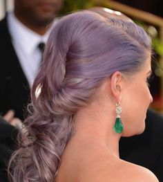 Kelly Osbourne’s Golden Globes Jewelry from Jacob & Co. Emerald Drop Earrings with 128.02 carats of emeralds Golden Globes Hair, Side Swept Updo, 2013 Red Carpet, New Hair Do, Lavender Hair, Shine Bright Like A Diamond, Golden Globe Award